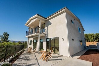 252 Capri Dr in Simi Valley, CA - Building Photo - Building Photo