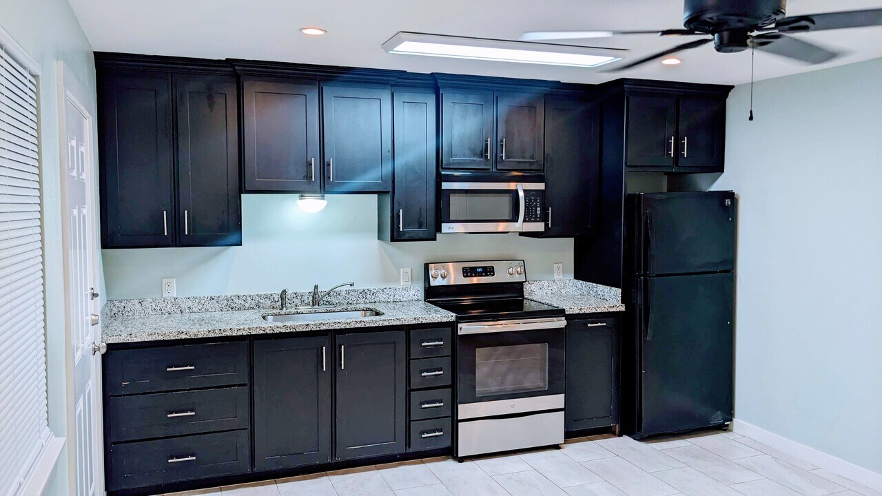 917 Hendricks Ave, Unit B in Laredo, TX - Foto de edificio