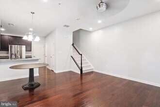 44075 Peirosa Terrace in Chantilly, VA - Building Photo - Building Photo