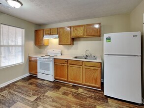 6160 Forrest Ave in Union City, GA - Foto de edificio - Building Photo