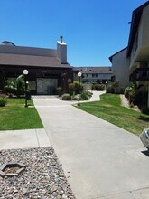 6151 Rancho Mission Rd, Unit #209 in San Diego, CA - Foto de edificio - Building Photo