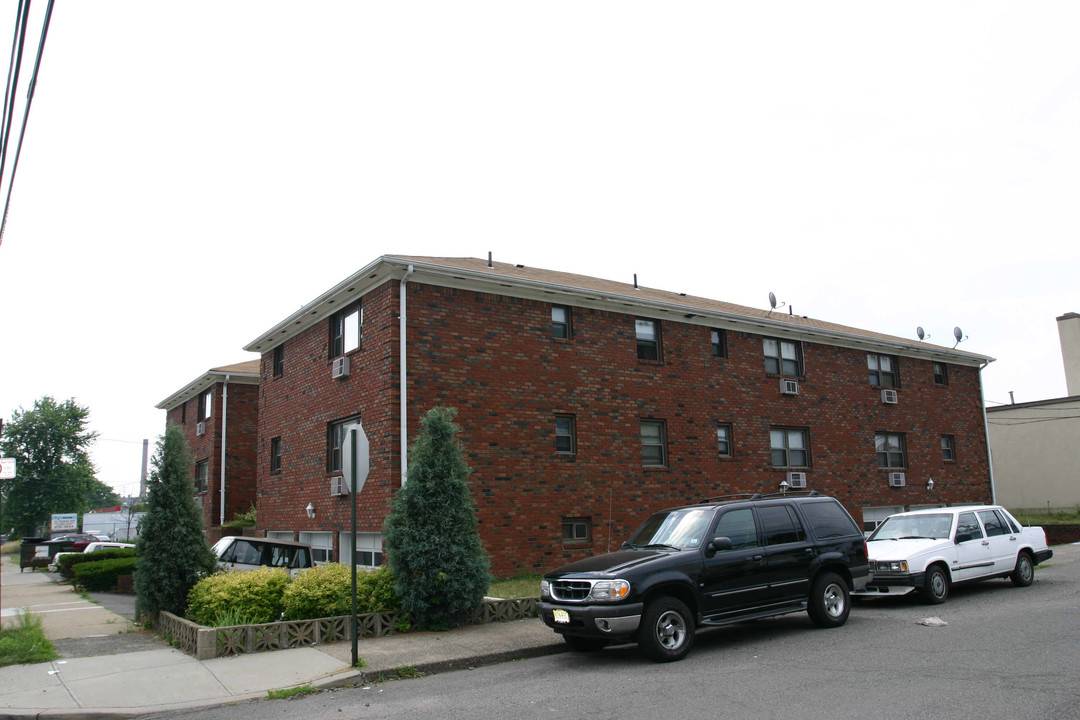 744 20th Ave in Paterson, NJ - Building Photo