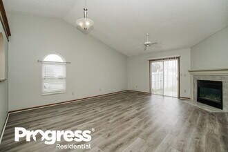 2016 Big Tree Dr in Columbus, OH - Foto de edificio - Building Photo