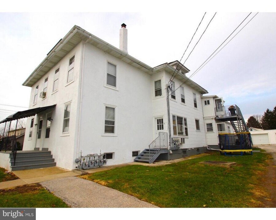 15 Level Rd in Collegeville, PA - Building Photo