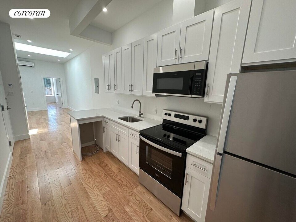 422 Himrod St in Brooklyn, NY - Building Photo