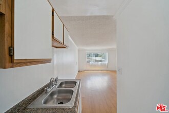 6827 Leland Way in Los Angeles, CA - Building Photo - Building Photo