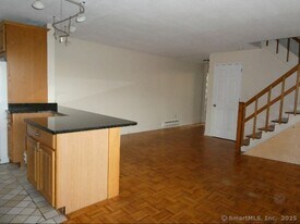 203 W Walk in West Haven, CT - Building Photo