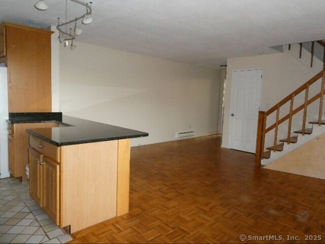 203 W Walk in West Haven, CT - Building Photo