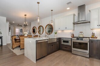 15 Revolution Way in Canton, MA - Building Photo - Building Photo