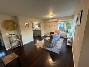 3627 S Alaska St in Tacoma, WA - Foto de edificio - Building Photo