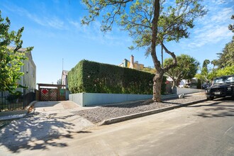 837 Micheltorena St, Unit 3 in Los Angeles, CA - Foto de edificio - Building Photo