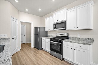 351 Kingston Wy in Waller, TX - Building Photo - Building Photo