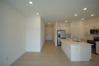 2407 Paravane Wy in Wesley Chapel, FL - Building Photo - Building Photo