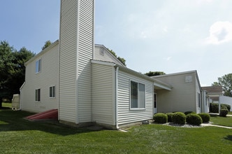 Arbors at Raintree in Freehold, NJ - Foto de edificio - Building Photo