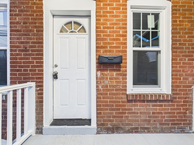 2427 Penn St in Harrisburg, PA - Building Photo - Building Photo