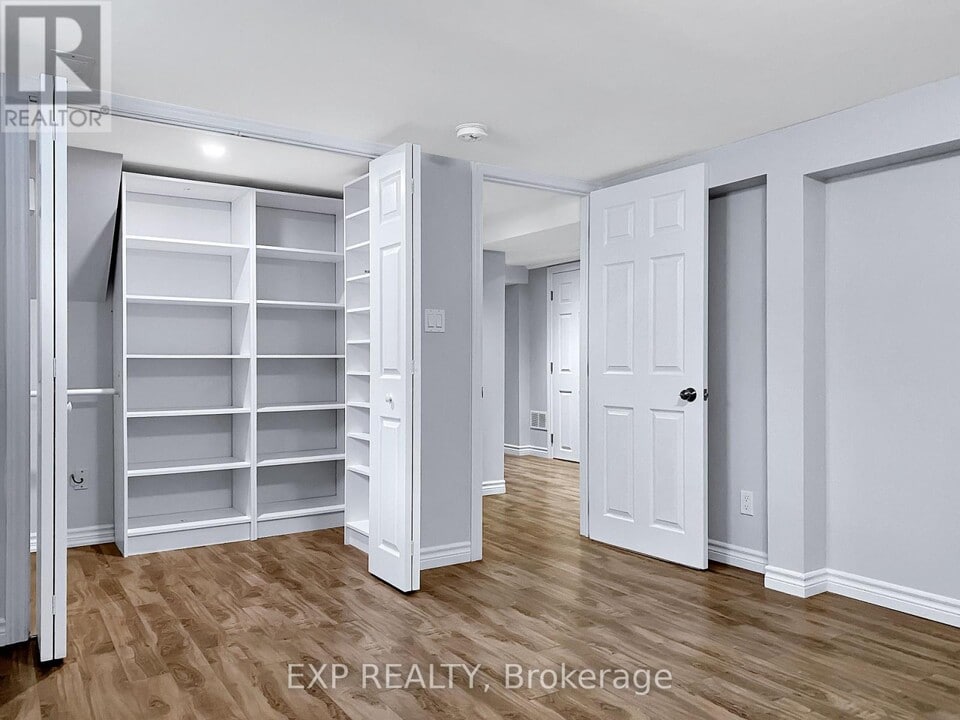 66 Walter Ave in Newmarket, ON - Building Photo