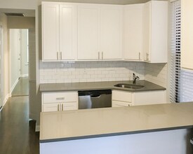 2730 N Wayne Ave, Unit 2 in Chicago, IL - Foto de edificio - Building Photo