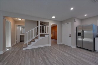 4513 Lookout Rd in Virginia Beach, VA - Foto de edificio - Building Photo