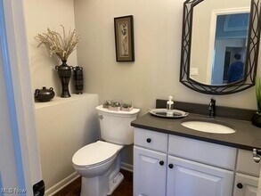 751 Jamestown Ct in Hudson, OH - Foto de edificio - Building Photo