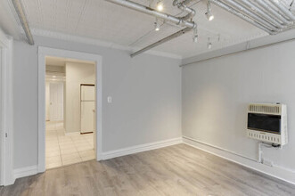 2042 W Armitage Ave in Chicago, IL - Building Photo - Building Photo
