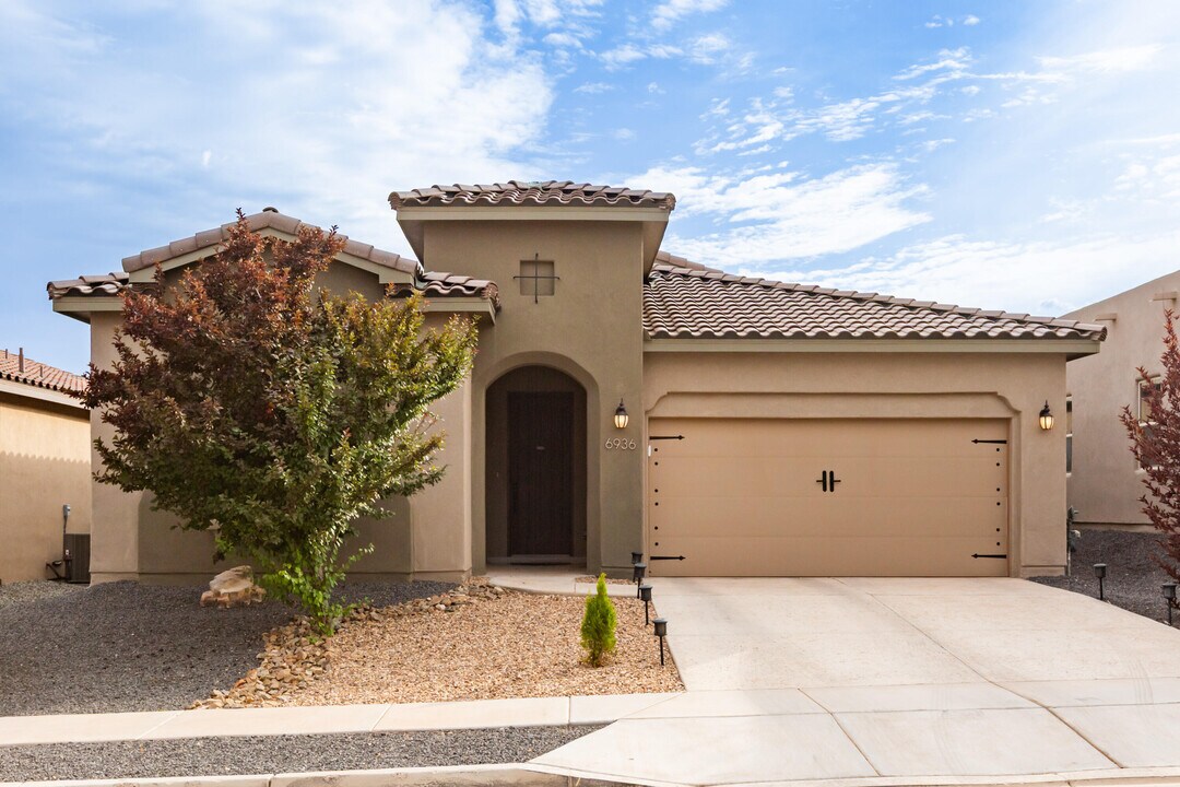 6936 Dusty Dr NE in Rio Rancho, NM - Building Photo