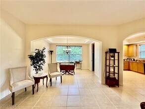1305 Mariposa Cir in Naples, FL - Foto de edificio - Building Photo