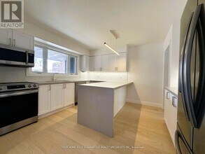 36 Queen St in Barrie, ON - Building Photo - Building Photo