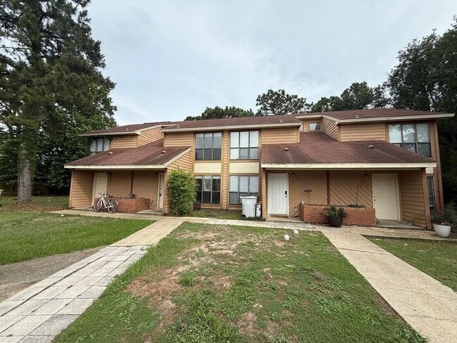 property at 2808 Villa Woods Cir