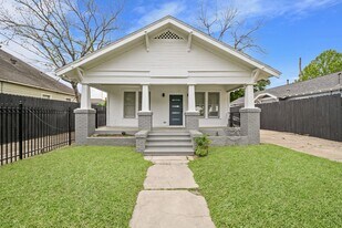 114 Redan St in Houston, TX - Building Photo