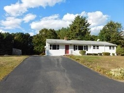 27 Charlesdale Rd in Medfield, MA - Building Photo