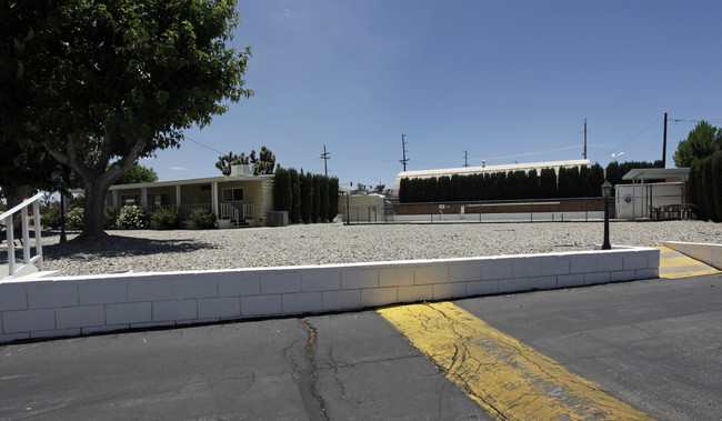 Royal Crest in Yucca Valley, CA - Building Photo - Building Photo