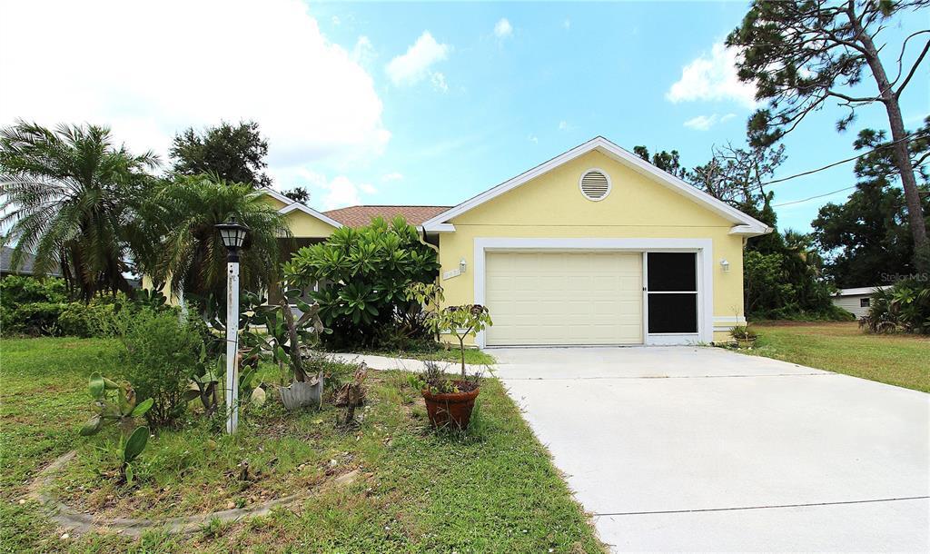9421 Fruitland Ave in Englewood, FL - Building Photo