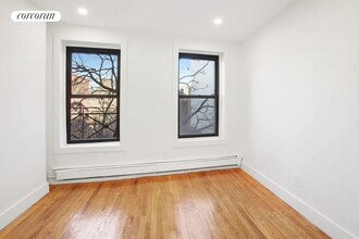 34 E 1st St in New York, NY - Building Photo - Building Photo