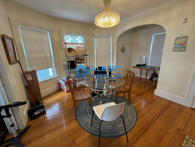 1 Woodstock Ave, Unit 1 Woodstock Ave