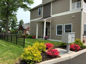 3 Gaffers Ct, Unit 2A in Latham, NY - Building Photo
