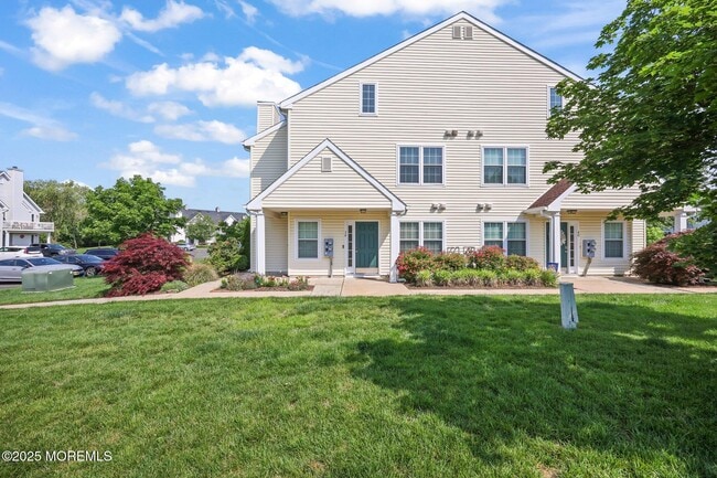 property at 38 Des Moines Ct