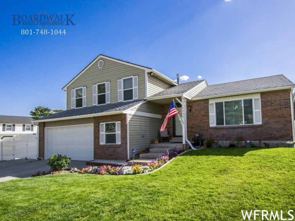 1252 Cedar Ridge Rd in Sandy, UT - Building Photo