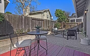 3576 McSherry Way in Alameda, CA - Foto de edificio - Building Photo