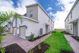 1135 Challenge Dr in Davenport, FL - Building Photo