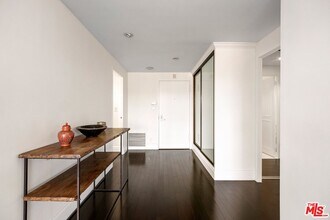 875 Comstock Ave in Los Angeles, CA - Building Photo - Building Photo