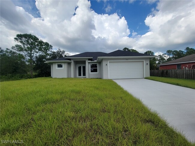 3002 48th St W in Lehigh Acres, FL - Foto de edificio - Building Photo