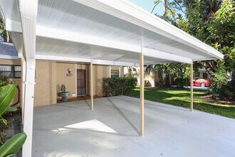 4755 Village Garden Dr in Sarasota, FL - Building Photo - Building Photo