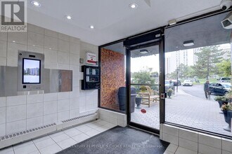 21 Knightsbridge Rd in Brampton, ON - Building Photo - Building Photo