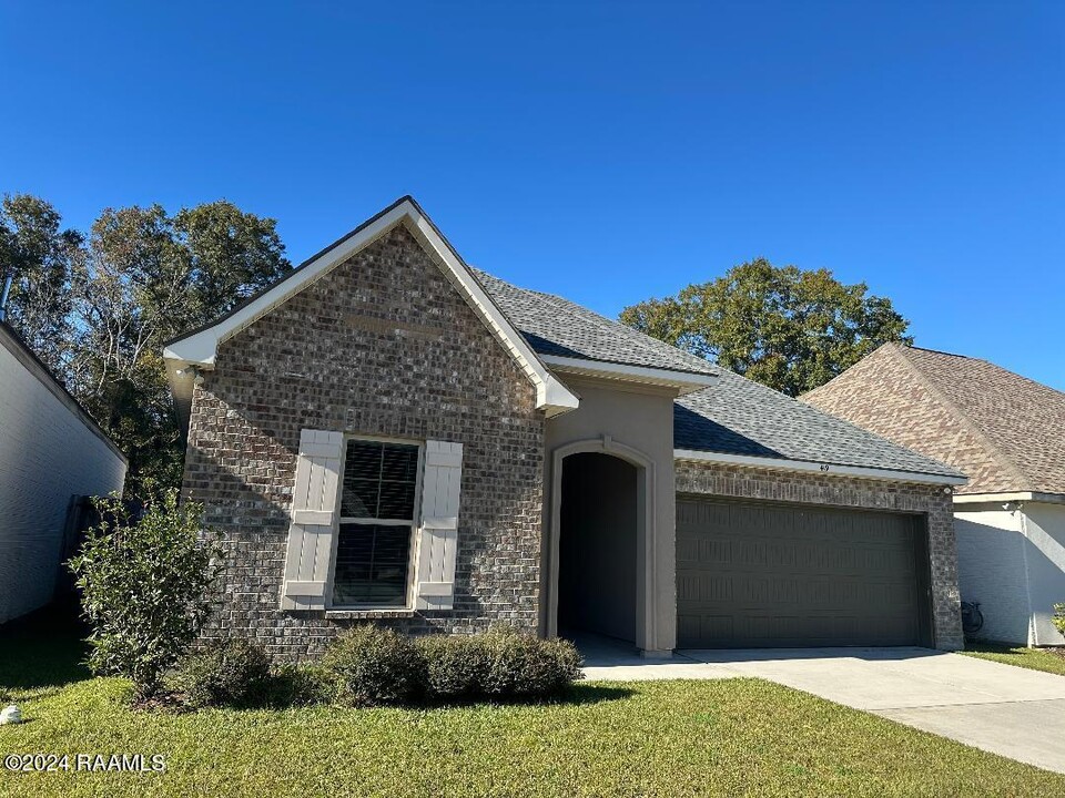 419 Sparrowhawk St in Broussard, LA - Building Photo