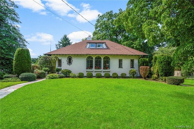 70 Lookout Cir in Larchmont, NY - Building Photo - Building Photo