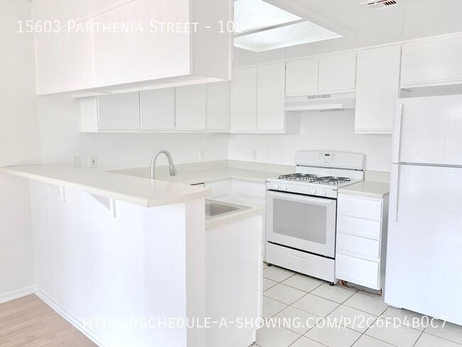 15603 Parthenia St in Los Angeles, CA - Building Photo - Building Photo