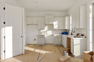 905 Broyles Ln in Youngsville, LA - Building Photo - Building Photo