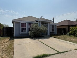 1503 Eisenhower Dr in Laredo, TX - Building Photo - Building Photo
