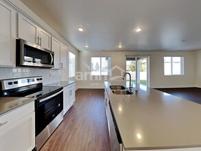 740 Dudley St in Enumclaw, WA - Foto de edificio - Building Photo