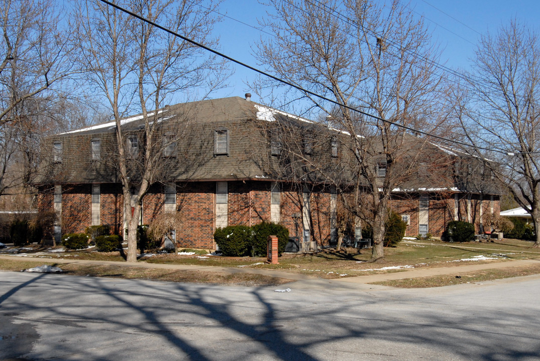 300 E Fair St in Independence, MO - Building Photo